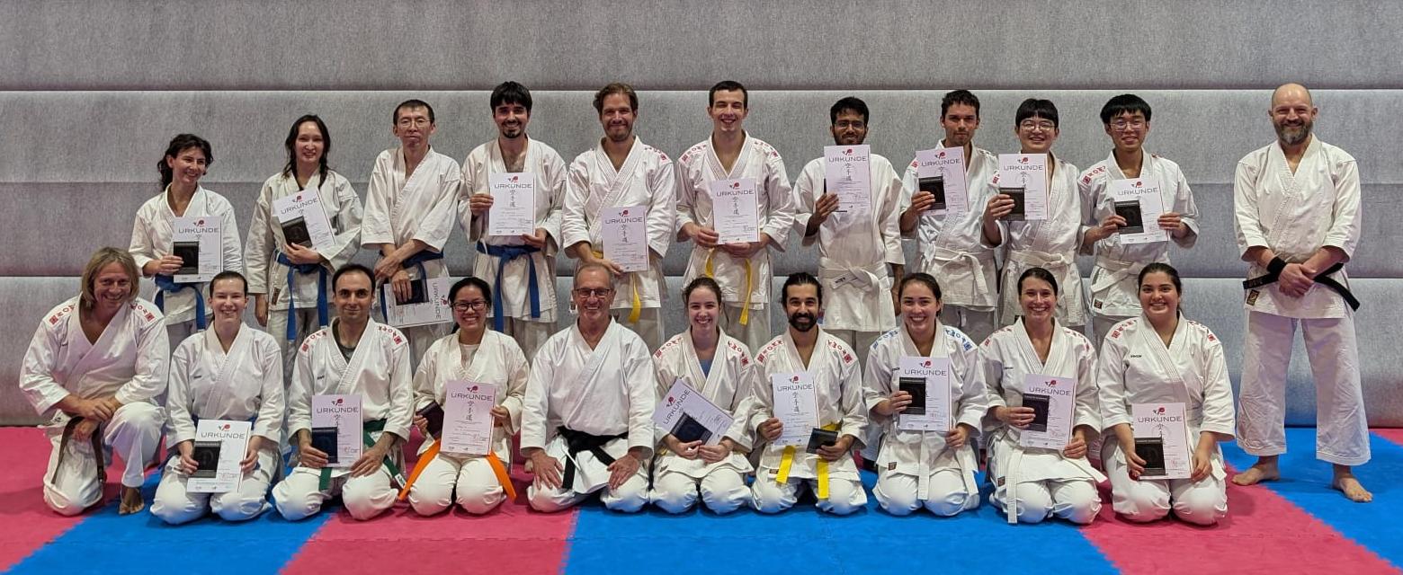 USC-Karateka nach den Kyu-Prüfungen im ZHS